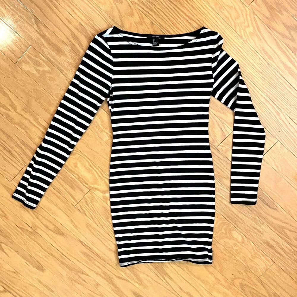 Forever 21 Black and White Striped Long Sleeved Body Con Dress sz Small